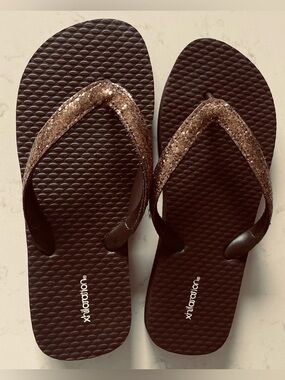 Glitter Flip Flops Women’s Size 8 Brown / Gold